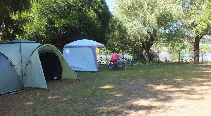 Camping de Roquelongue dans l'Aveyron emplacements