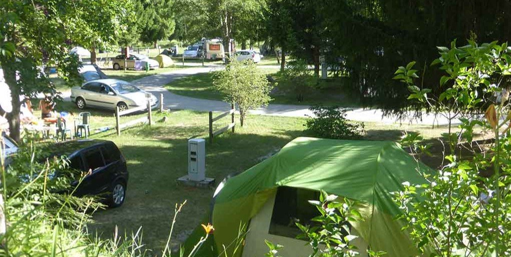 Camping le chant du Moulin*** en Isère emplacements